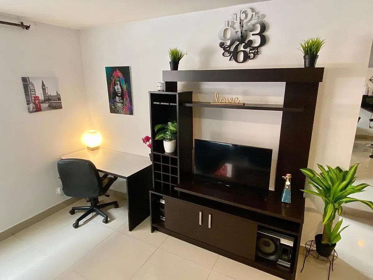 Moderno 2 Habitaciones 2 Cuadras Del La 70 Wfh Medellín 0*,  Colombia